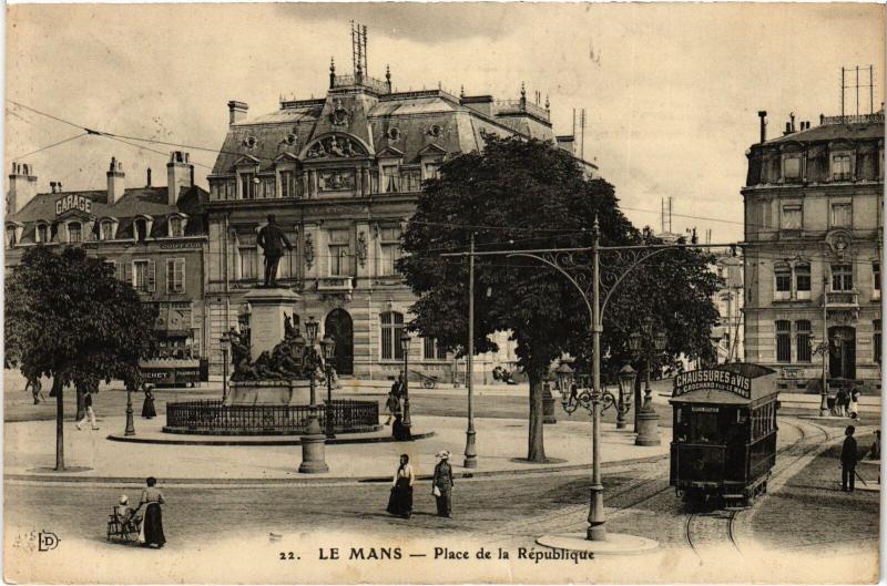 Carte postale ancienne Le Mans Place de la Republique au Mans