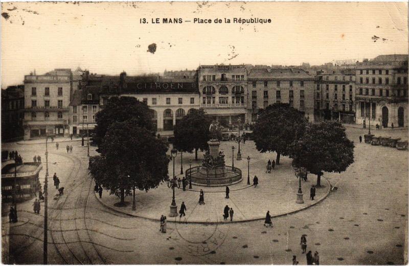 Carte postale ancienne Le Mans Place de la Republique au Mans