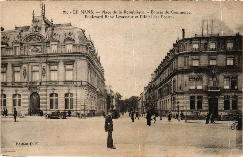 Carte postale ancienne Le Mans Place de la Republique au Mans