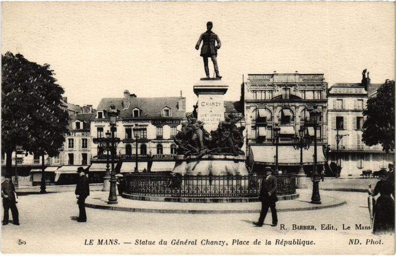 Carte postale ancienne Le Mans Statue du General Chanzy au Mans