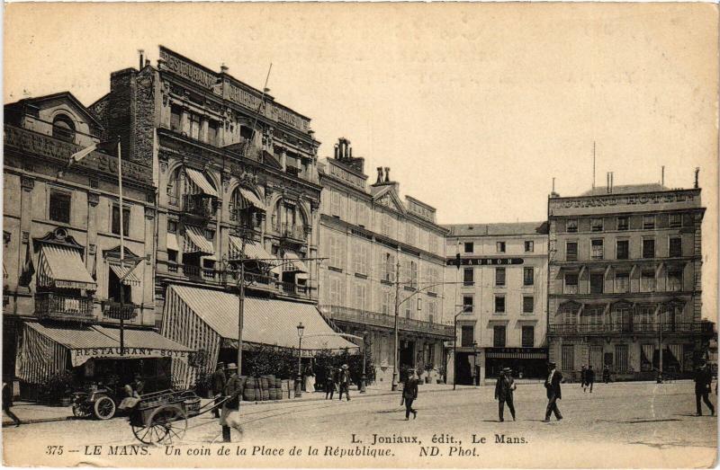 Carte postale ancienne Le Mans Place de la Republique au Mans