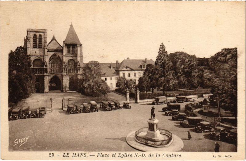 Carte postale ancienne Le Mans Place et Eglise Notre Dame de la Couture au Mans