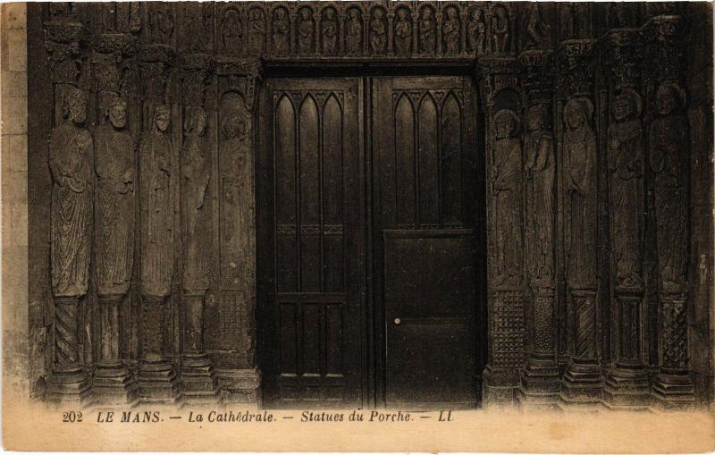Carte postale ancienne Le Mans la Cathedrale Statue du Porche au Mans