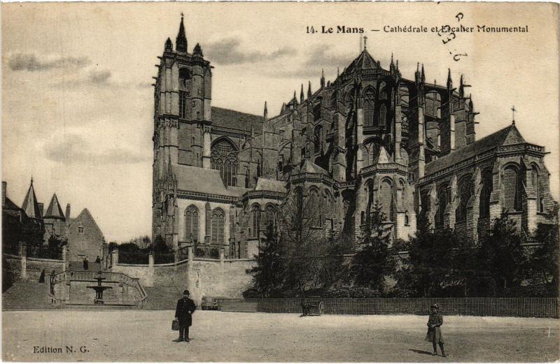 Carte postale ancienne Le Mans la Cathedrale au Mans