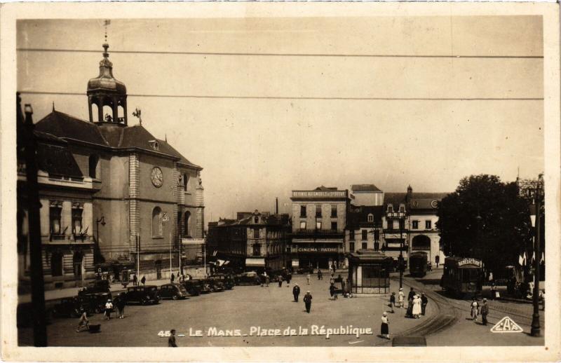 Carte postale ancienne Le Mans Place de la Republique au Mans