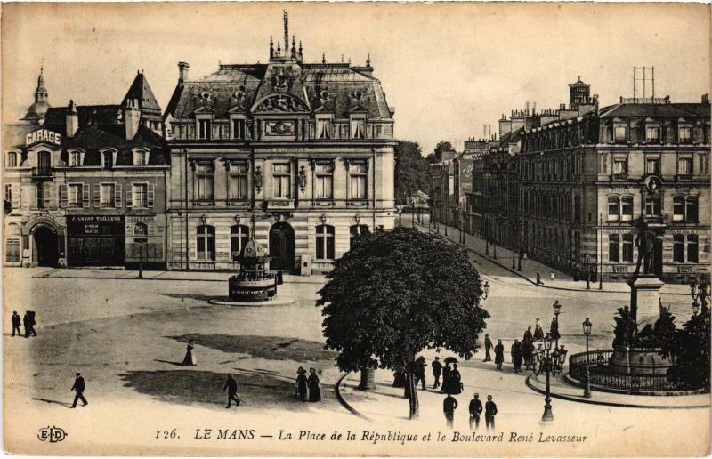Carte postale ancienne Le Mans Place de la Republique au Mans