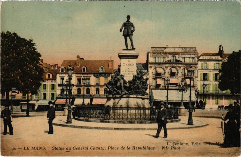 Carte postale ancienne Le Mans Statue du General Chanzy au Mans