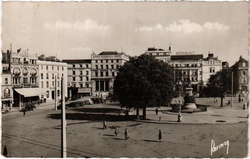 Carte postale ancienne Le Mans Place de la Republique au Mans