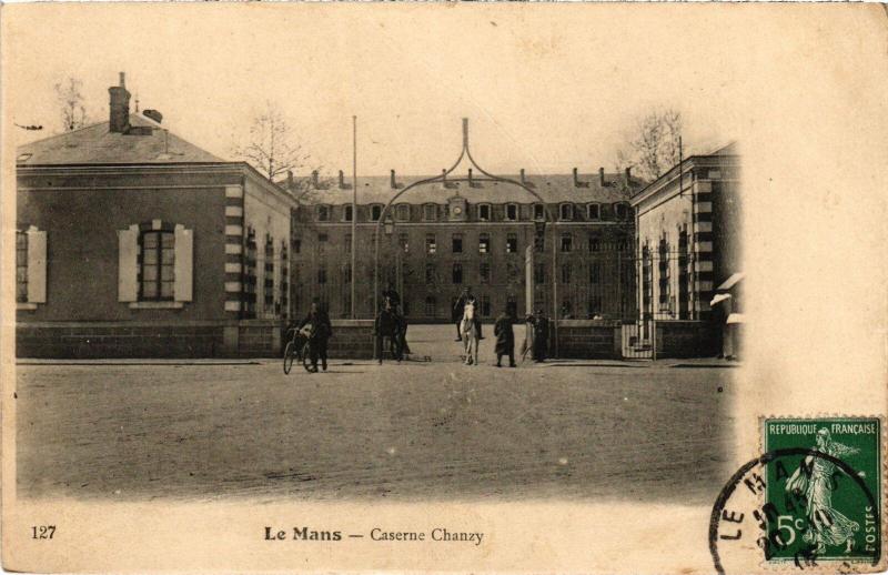 Carte postale ancienne Le Mans Caserne Chanzy au Mans
