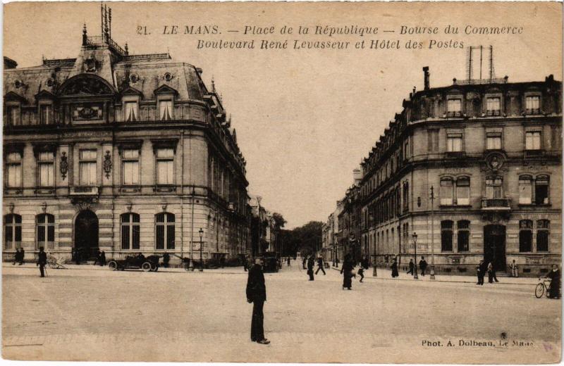 Carte postale ancienne Le Mans Place de la Republique au Mans