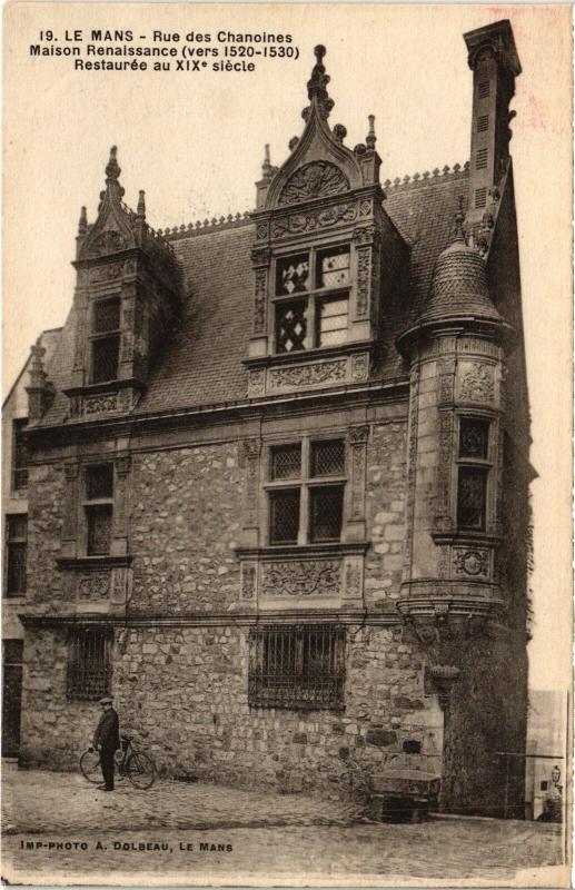 Carte postale ancienne Le Mans Rue des Chanoines maison renaissance au Mans