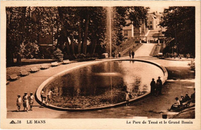 Carte postale ancienne Le Mans Parc de Tesse et le Grand Bassin au Mans