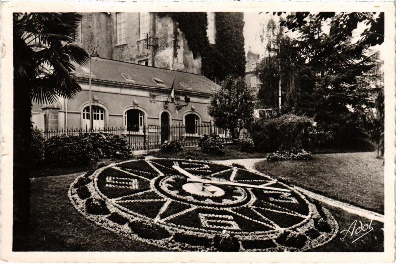 Carte postale ancienne Le Mans Horloge fleurie au Mans