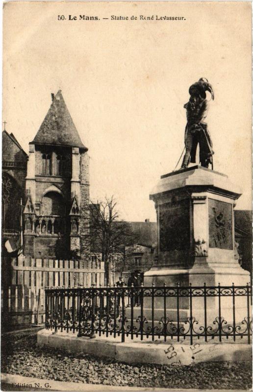 Carte postale ancienne Le Mans Statue de Rene Lavasseur au Mans