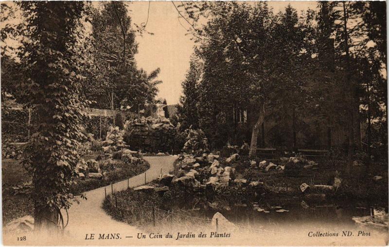 Carte postale ancienne Le Mans un coin du Jardin des Plantes au Mans