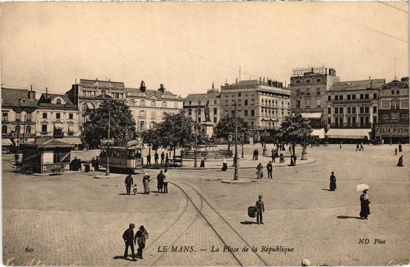 Carte postale ancienne Le Mans Place de la Republique au Mans