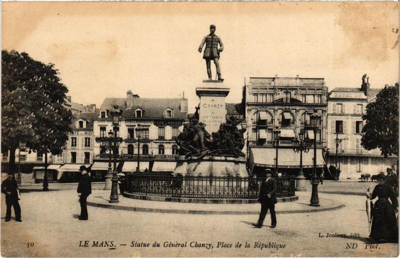 Carte postale ancienne Le Mans Statue du General Chanzy au Mans