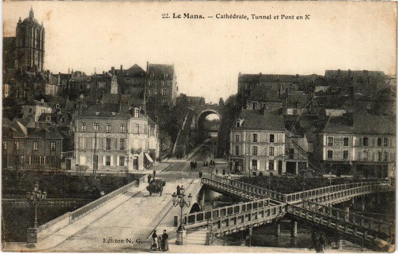 Carte postale ancienne Le Mans la Cathedrale Tunnel et Pont en X au Mans