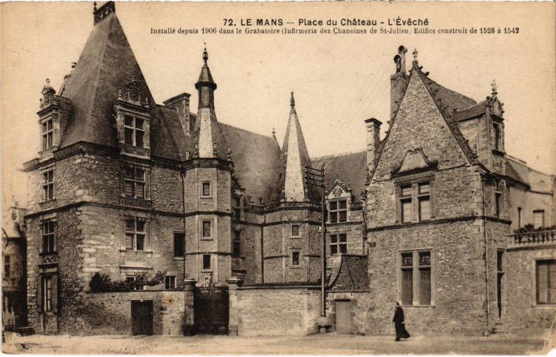 Carte postale ancienne Le Mans Place du Chateau Eveche au Mans