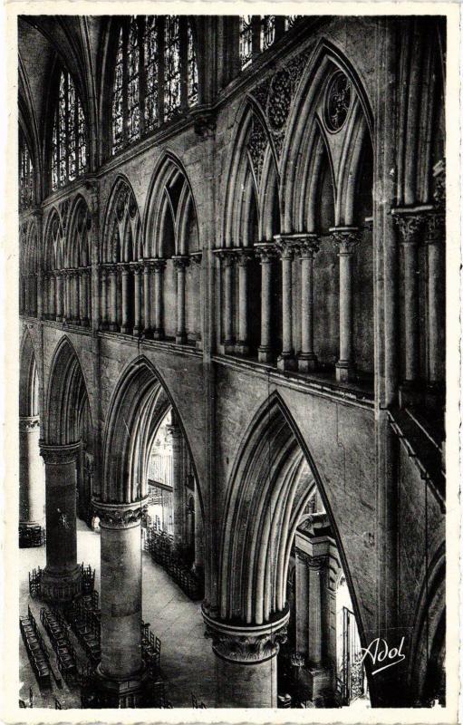 Carte postale ancienne Le Mans interieur de la Cathedrale Galerie au Mans