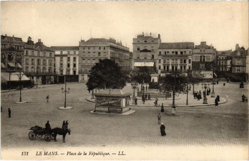 Carte postale ancienne Le Mans Place de la Republique au Mans