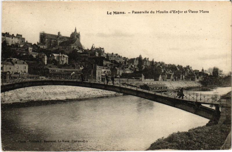Carte postale ancienne Le Mans Passerelle du Moulin d'Enfer au Mans