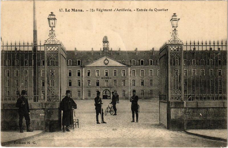 Carte postale ancienne Le Mans 31e Regiment d'Artillerie entree du Quartier au Mans