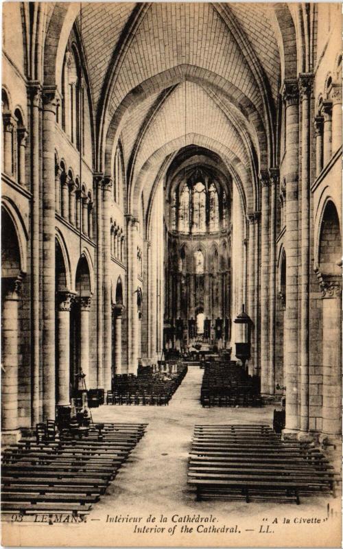 Carte postale ancienne Le Mans interieur de la Cathedrale au Mans