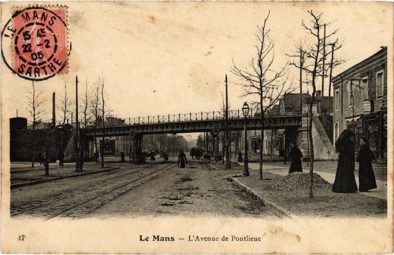 Carte postale ancienne Le Mans Avenue de Pontlieue au Mans