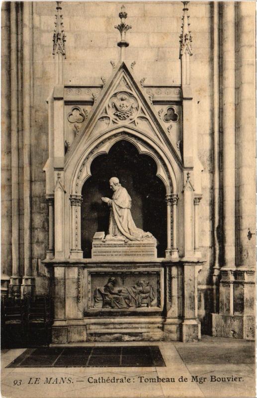 Carte postale ancienne Le Mans la Cathedrale Tombeau de Mgr Bouvier au Mans