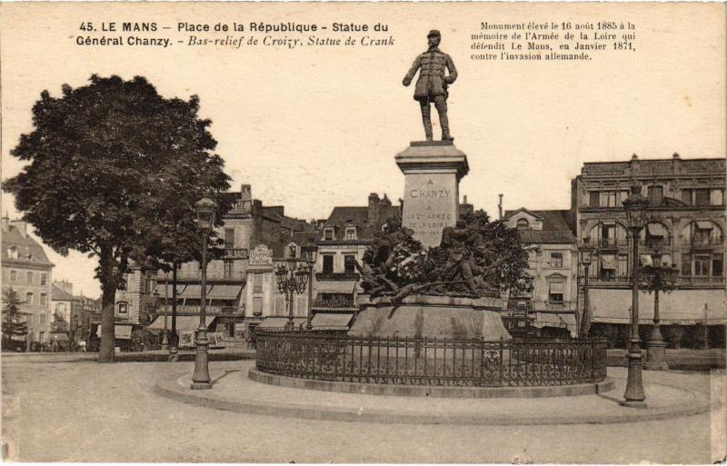 Carte postale ancienne Le Mans Place de la Republique Statue du General Chanzy au Mans