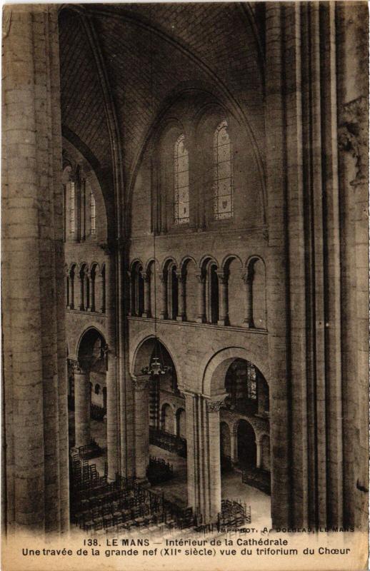 Carte postale ancienne Le Mans interieur de la Cathedrale au Mans