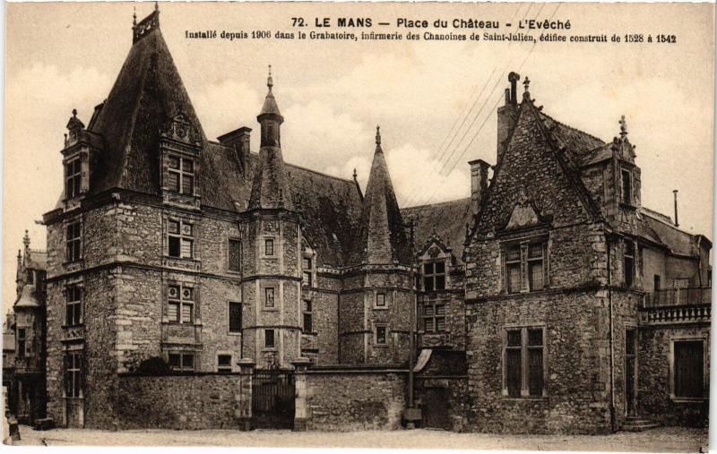 Carte postale ancienne Le Mans Place du Chateau Eveche au Mans
