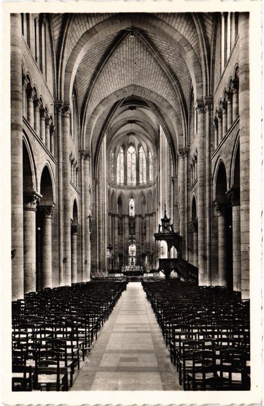 Carte postale ancienne Le Mans interieur de la Cathedrale au Mans