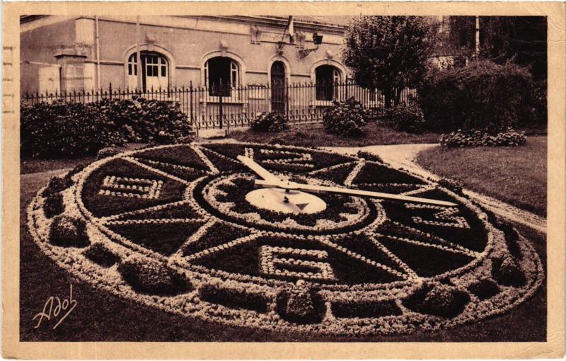 Carte postale ancienne Le Mans Horloge fleurie au Mans