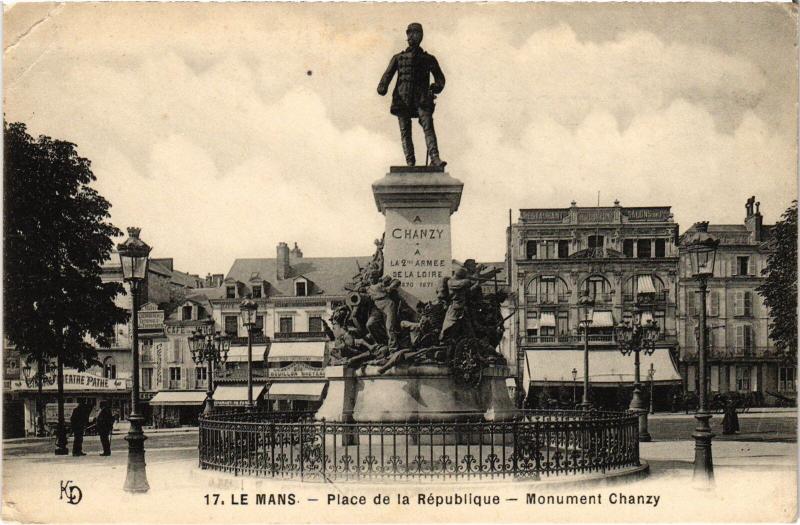 Carte postale ancienne Le Mans Place de la Republique Monument Chanzy au Mans