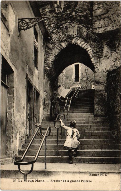 Carte postale ancienne Le Mans Escalier de la grande Poterne au Mans
