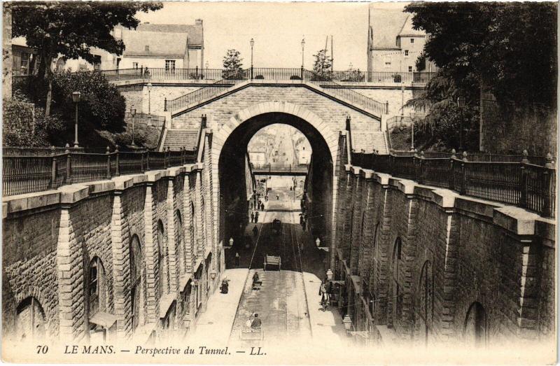 Carte postale ancienne Le Mans perspective du tunnel au Mans