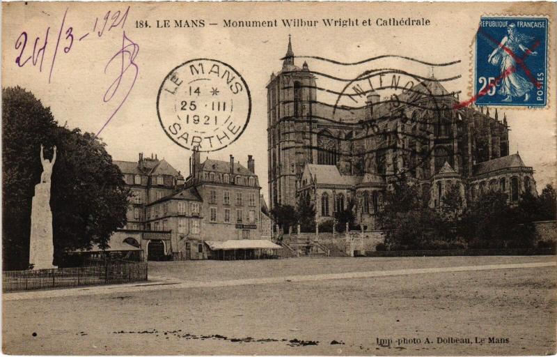 Carte postale ancienne Le Mans Monument Wilbur Wright et Cathedrale au Mans