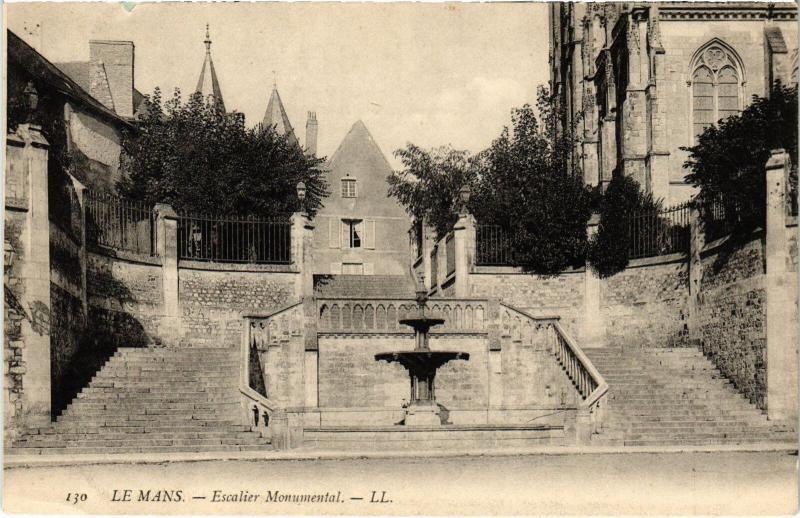 Carte postale ancienne Le Mans Escalier Monumental au Mans