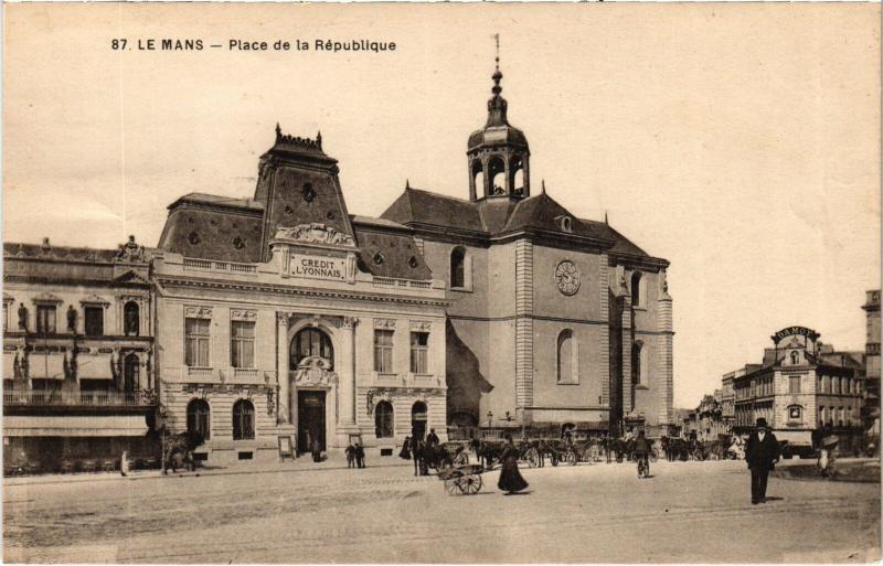 Carte postale ancienne Le Mans Place de la Republique au Mans