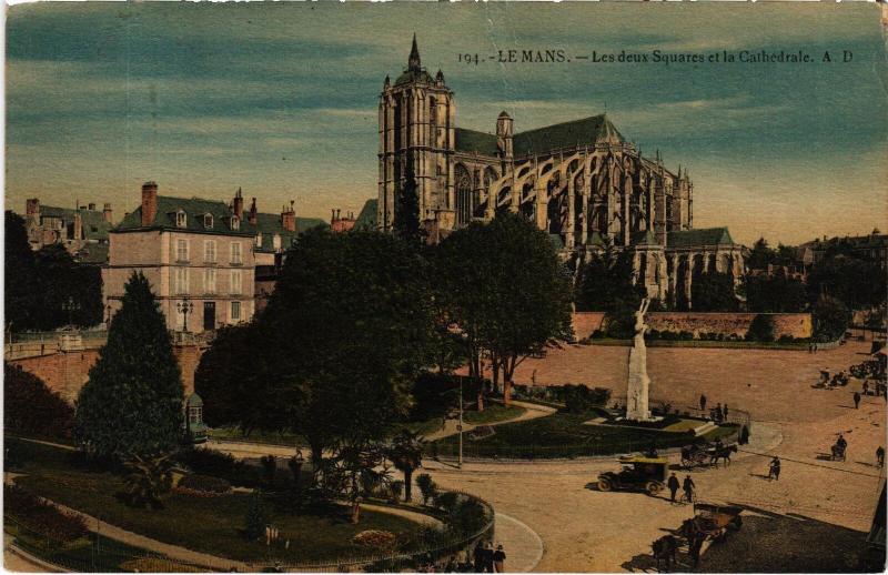 Carte postale ancienne Le Mans les deux Squares et la Cathedrale au Mans