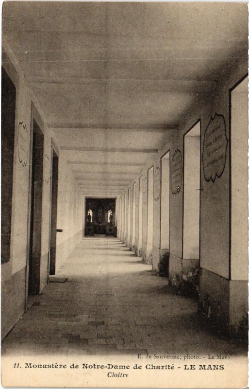 Carte postale ancienne Le Mans Monastere de Notre Dame de Charite Cloitre au Mans