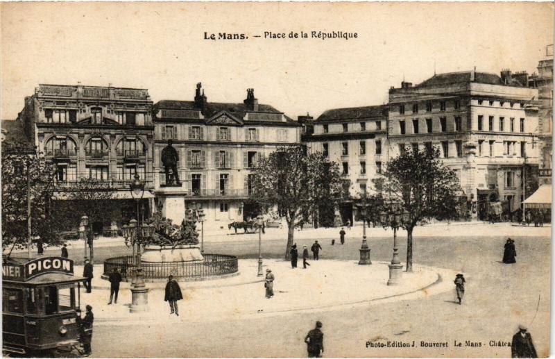 Carte postale ancienne Le Mans Place de la Republique au Mans