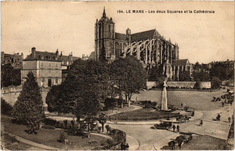 Carte postale ancienne Le Mans les deux Squares et la Cathedrale au Mans