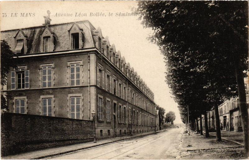 Carte postale ancienne Le Mans Avenue Leon Bollee le Seminaire au Mans