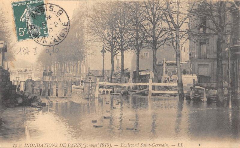 Carte postale ancienne Paris - Inondation De Paris - Boulevard Saint Germain à Paris