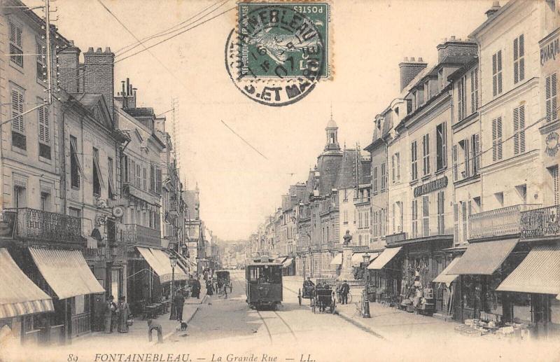 Carte postale ancienne Fontainebleau - La Grande Rue à Fontainebleau