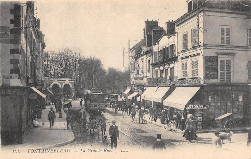 Carte postale ancienne Fontainebleau - La Grande Rue à Fontainebleau