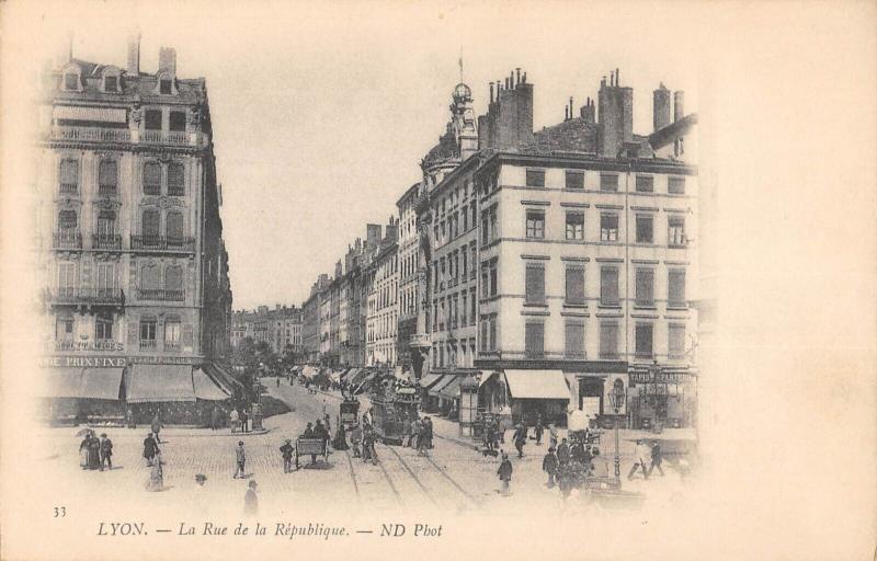 Carte postale ancienne Lyon - La Rue De La Republique à Lyon